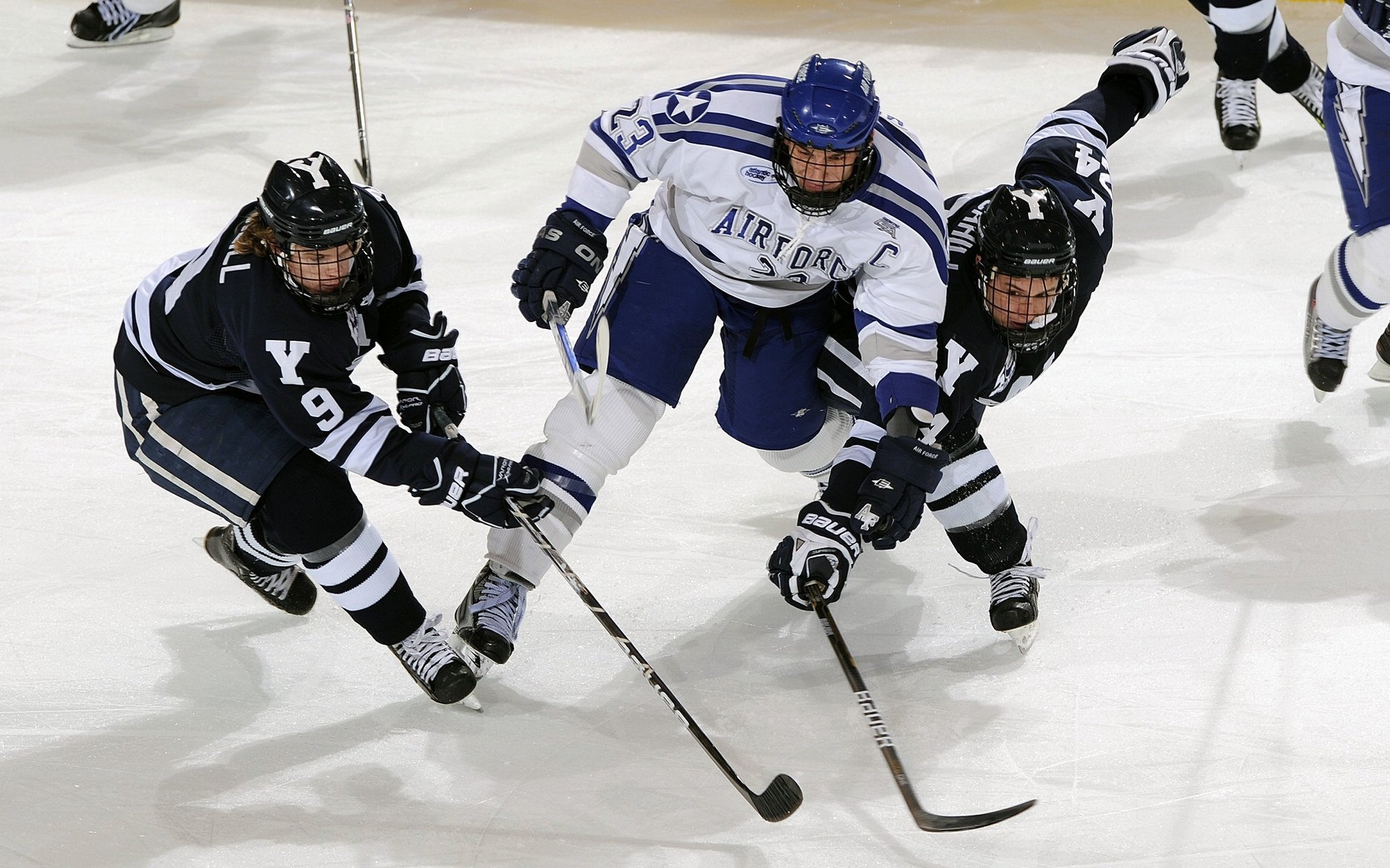 NBA常规赛半决赛爆出冷门！上海海港大胜广东男篮，争冠形势突变