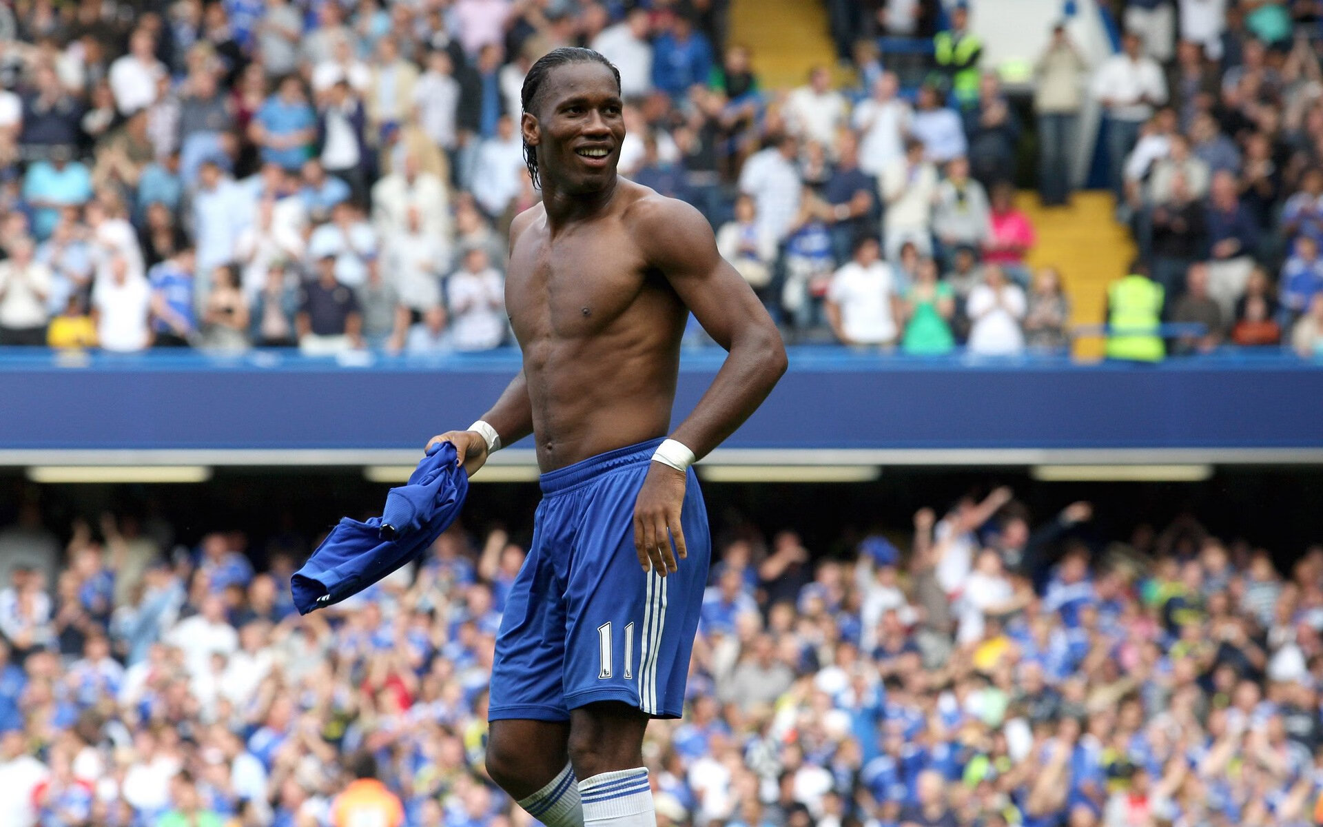 姆巴佩迎来三赛季高光表现，TES球迷沸腾！